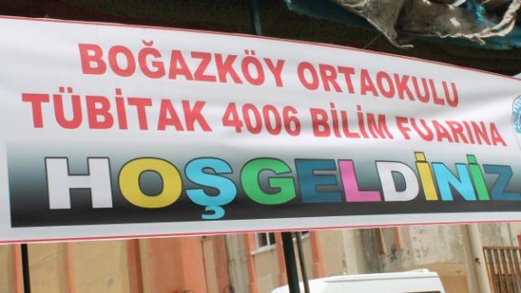 İlçemiz Boğazköy Ortaokulu Öğrencileri Tarafından  TÜBİTAK Bilim Fuarı düzenlendi.